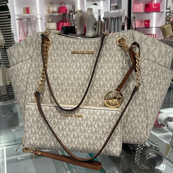 MICHAEL KORS 
Jet Set Large Signature Shoulder Bag & JST Lg CONTINENTAL wallet - Picture 3 of 16